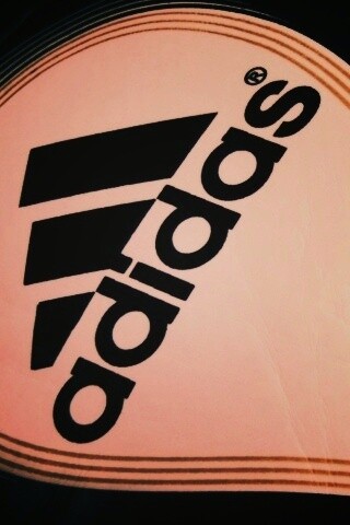 Мяч с логотипом Adidas обои