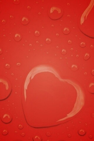 Капли на красном фоне обои