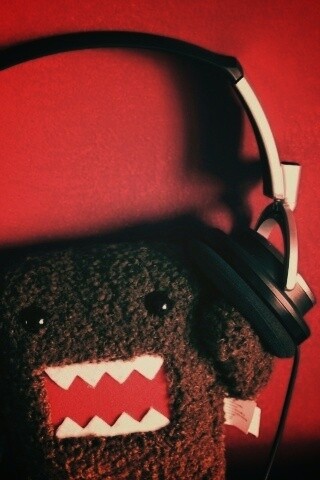 Демокун в наушниках обои