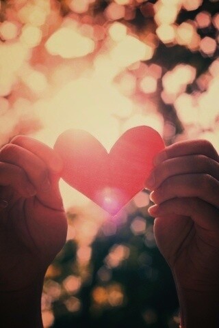 Бумажное красное сердце обои