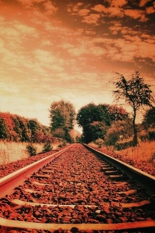 Уходящие в даль рельсы обои