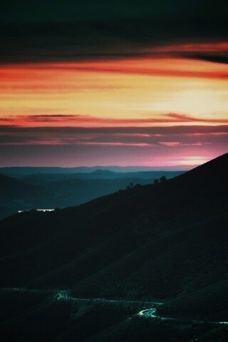 Закат на склонах гор обои