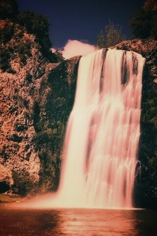 Скалистый водопад обои