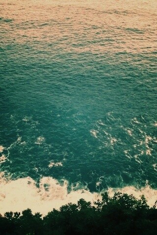 Утёс у красивого моря обои