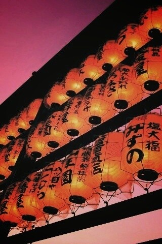 Японские фонарики вечером обои