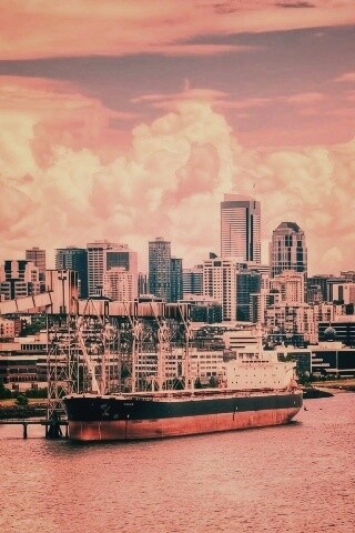 Баржа в ожидании отплытия обои