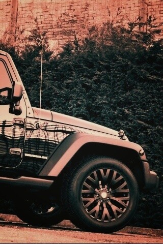 Черный внедорожник обои