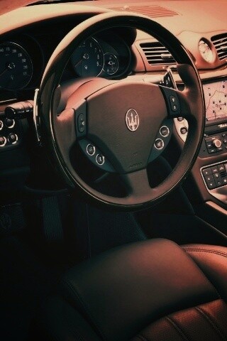 Салон Maserati Granturismo обои