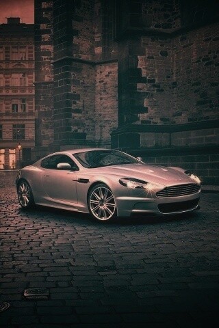 Серебристый Aston Martin обои