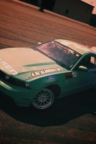 Мустанг дрифтует обои