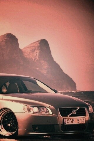 Вольво на берегу обои