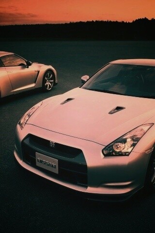 Nissan с двух ракурсов обои