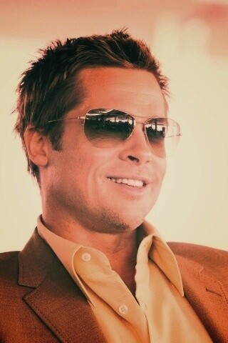 Брэд Питт в очках обои