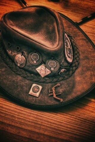 Шляпа и стрелы обои