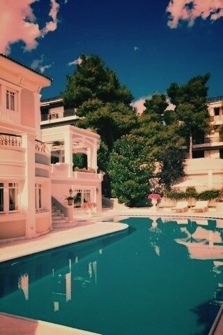 Особняк с бассейном обои