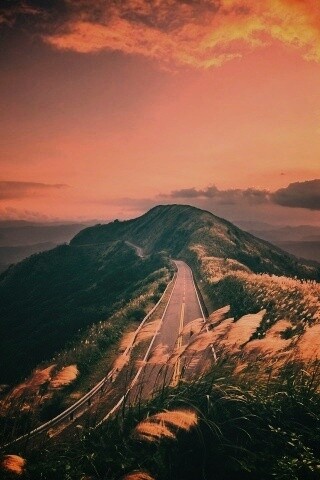 Дорога вдоль вершины холма обои