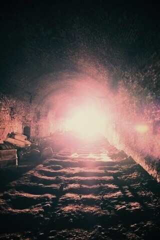 Захламленный тоннель обои