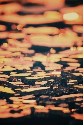 Битое стекло в лучах солнца обои