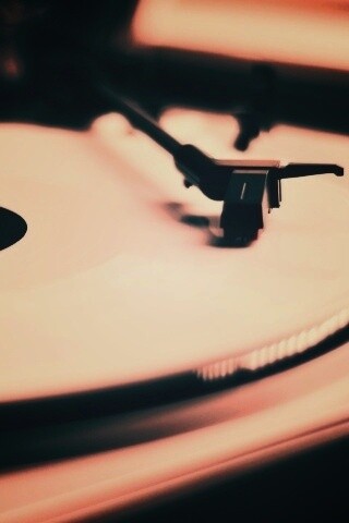 Пластинка на пульте диджея обои