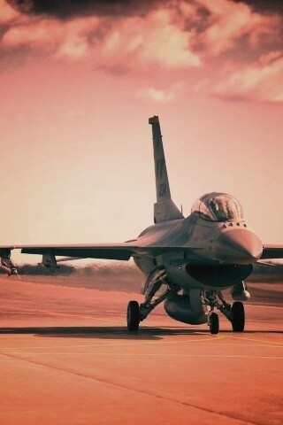 Истребители f16 Falcon на взлетной полосе обои