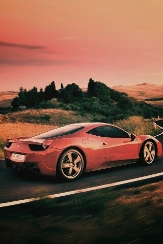 Красная феррари на извилистой дороге обои