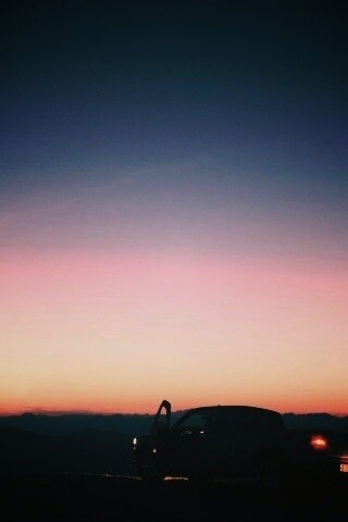 Авто на фоне заката обои