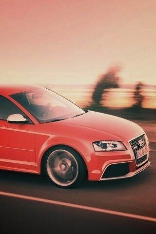 Красная Audi модели RS3 на дороге обои