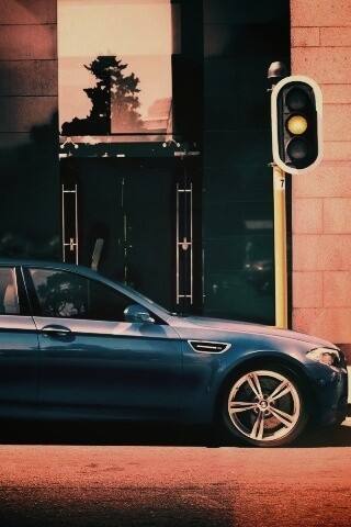 BMW F10 на светофоре обои