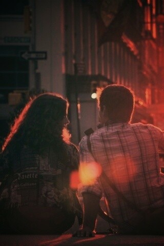 Девушка и парень с велосипедом на закате обои