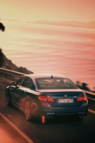 BMW F10 на горной дороге  обои