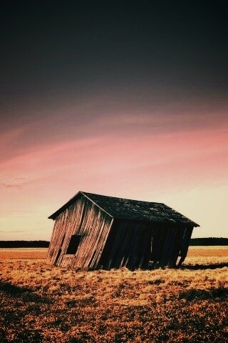 Покосившийся сарай обои