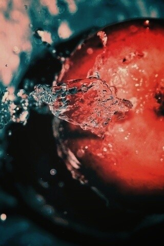 Брызги на яблоке обои