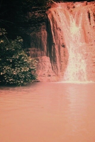 У водопада обои