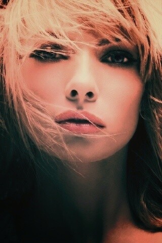 Девушка с красными губами обои