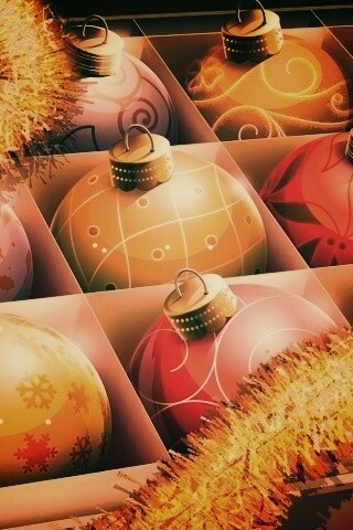 Елочные игрушки в коробке обои