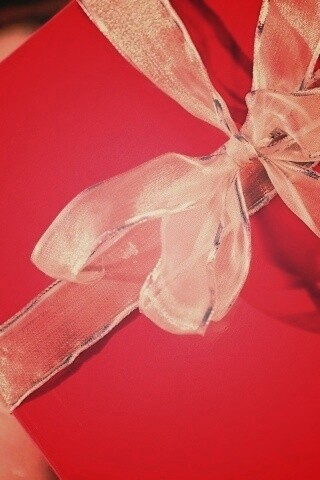 Розовый подарок обои