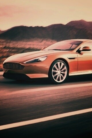 Астон Мартин на шоссе обои