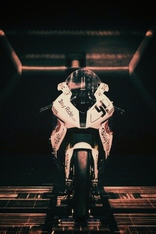 Мотоцикл на тестовом стенде обои