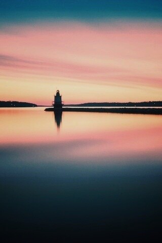 Маяк и его отражение обои