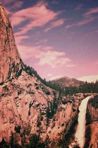 Скалы и водопад обои