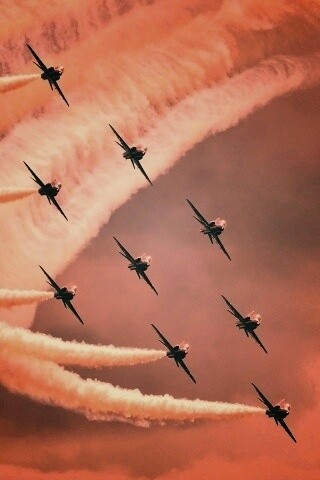 Красивая эскадра самолетов на авиашоу обои