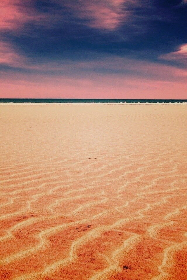 Пустыня на фоне моря обои