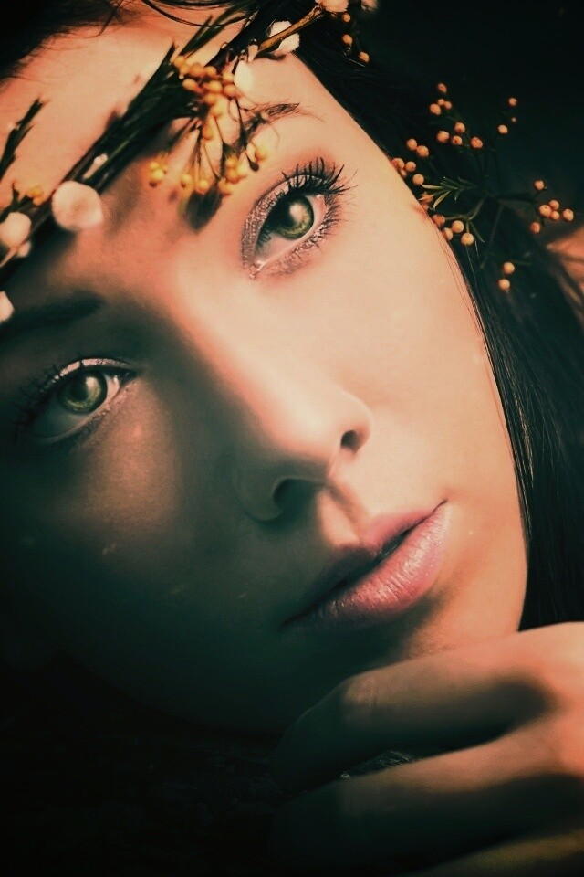 Девушка в венке обои