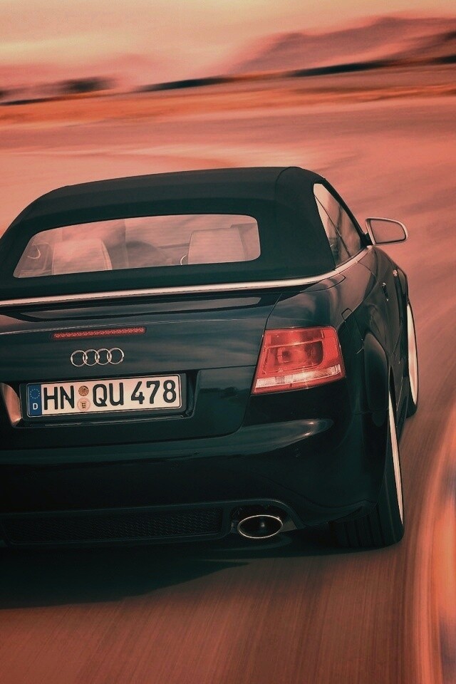 Audi RS 4 с тряпичной крышей обои