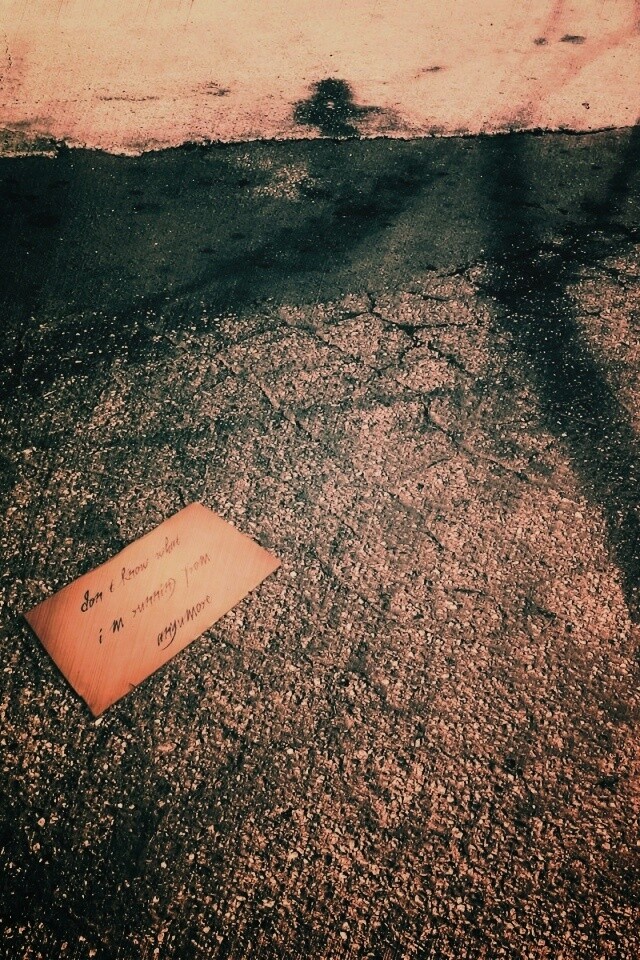 Записка на асфальте обои