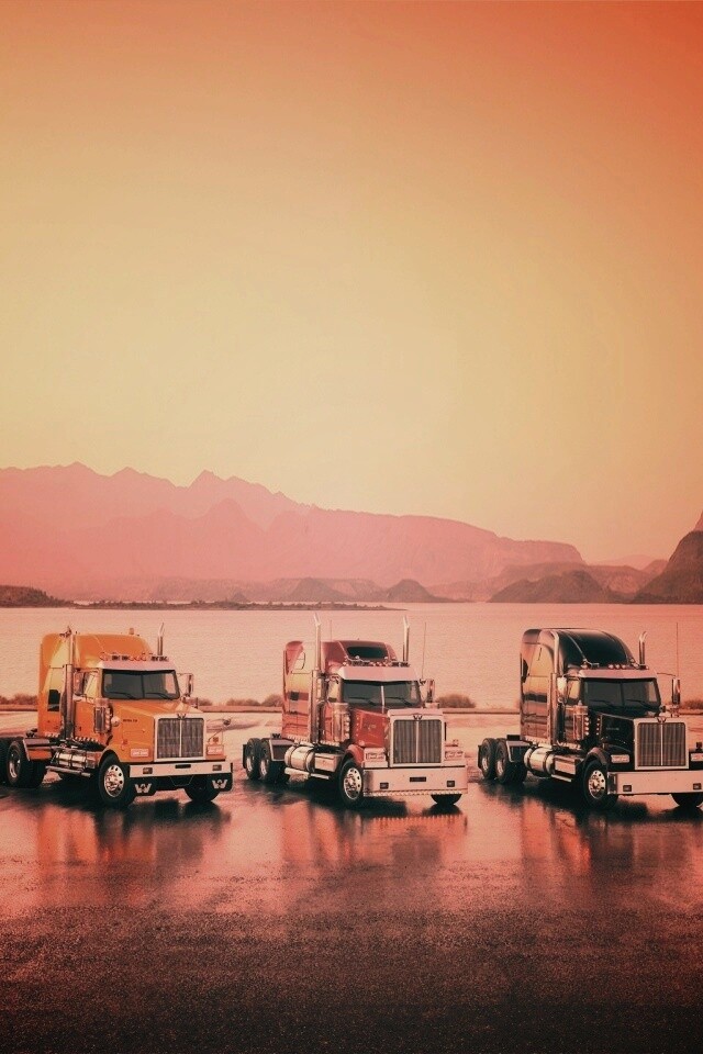 Тягачи на фоне озера обои