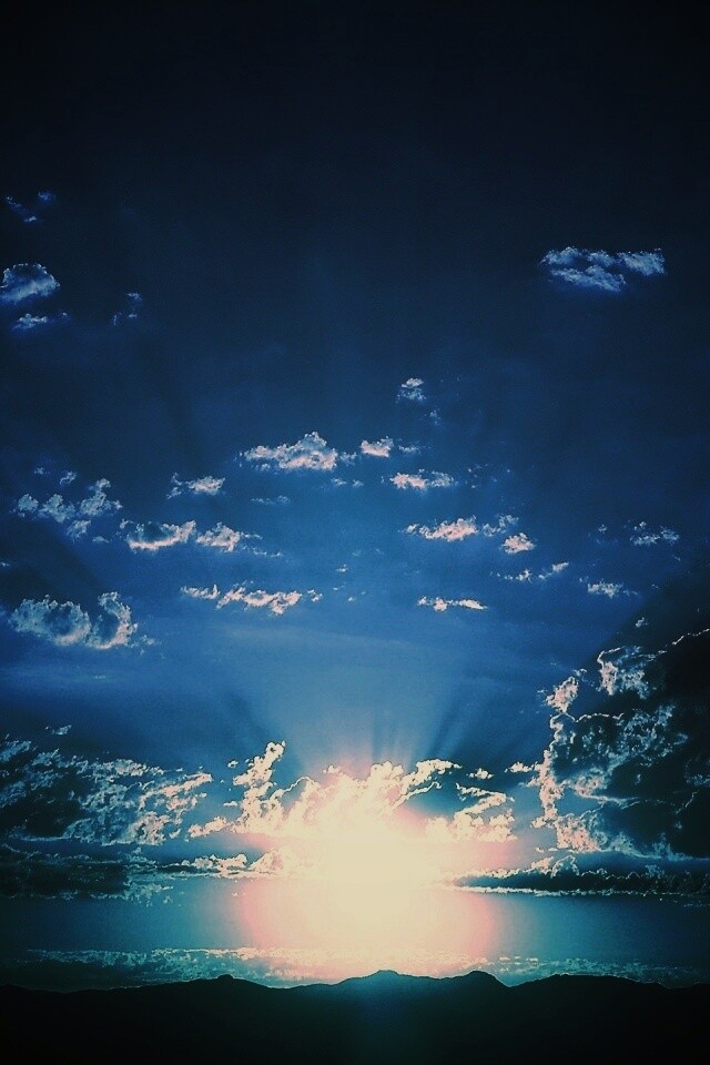 Восход в горах обои