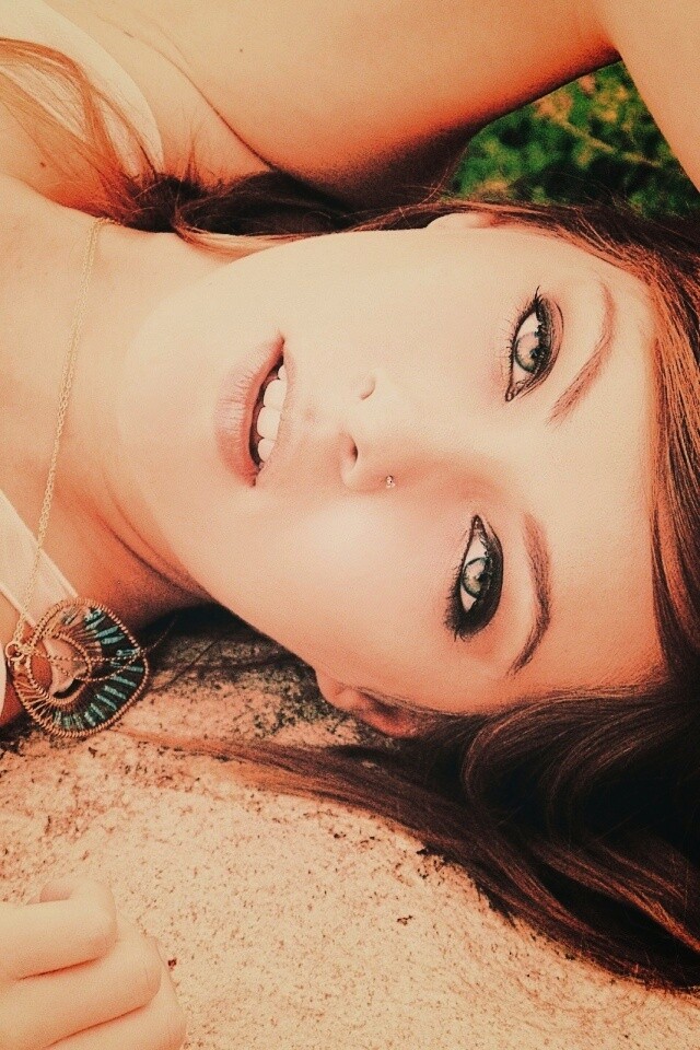 Глаза цвета моря обои