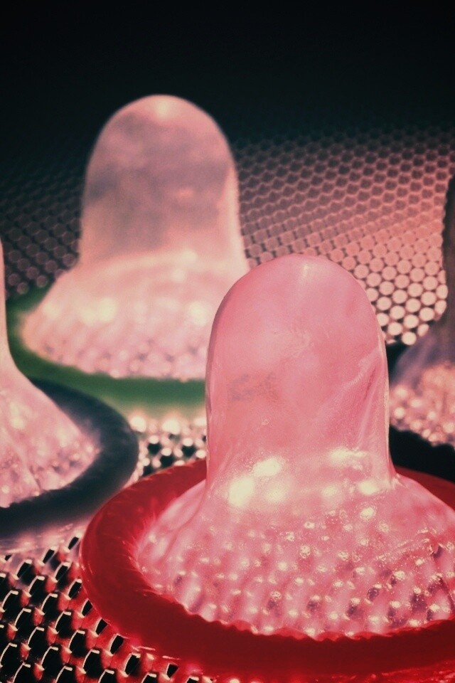 Разноцветные презервативы обои