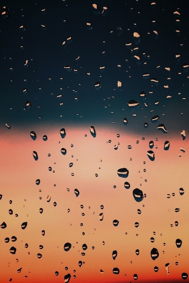 Капли на стекле обои